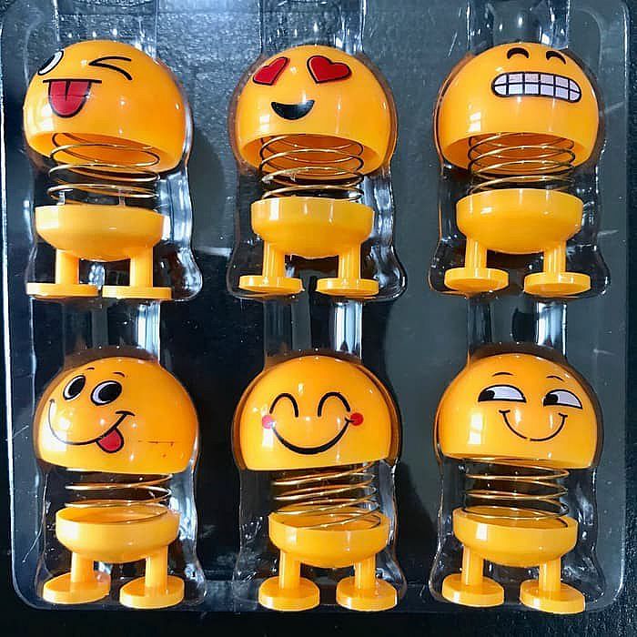 Spring Doll Mini Boneka Emoji Min Beli 6 Pajangan Smile Per Goyang Peer Satuan – A216